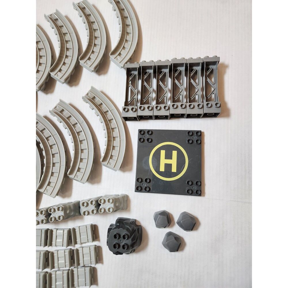 Mega Bloks Train Track Lot – Gray Rails + Extras - Picture 3 of 12